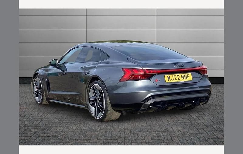 Used Audi e-tron GT quattro Design 475 kW (646 HP) 2022 Daytona grey Sedan