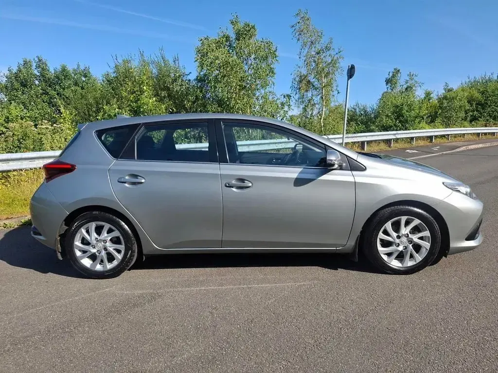 Used Toyota Auris Business Edition 112 HP (82 kW) 2017 Grey Hatchback