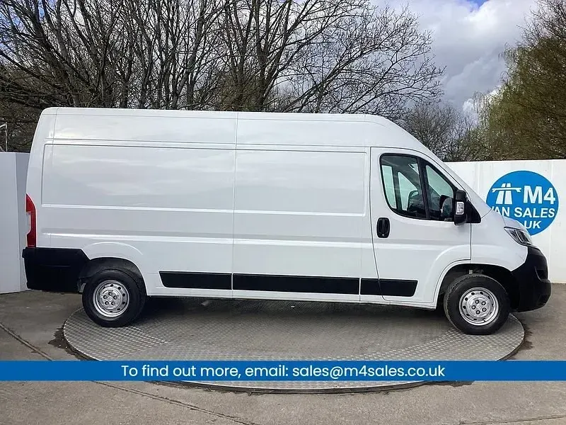 Usado Citroën Relay 140 HP (102 kW) 2023 Branco Van