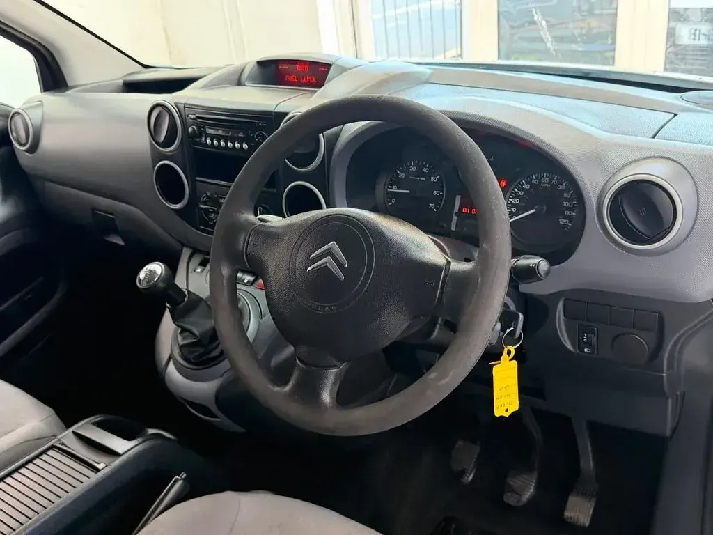 Used Citroën Berlingo 75 HP (55 kW) 2011 White MPV