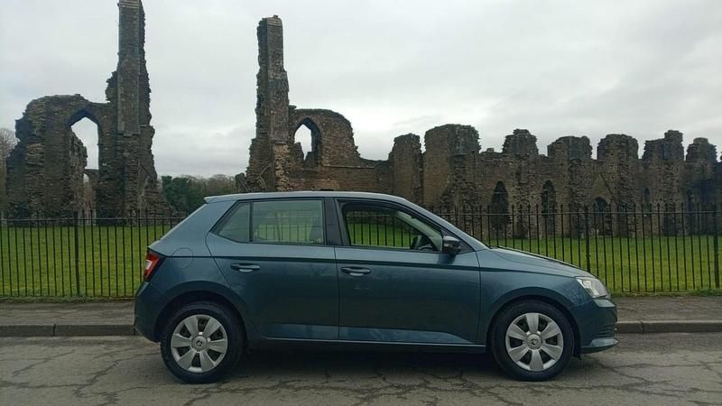 Used Skoda Fabia 60 HP (44 kW) 2016 Grey Hatchback
