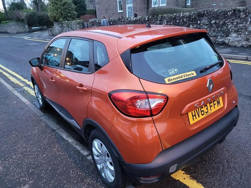 Used Renault Captur Expression+ 90 HP (66 kW) 2013 Orange SUV