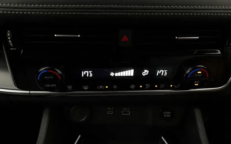 Used Nissan X-Trail N-Connecta 213 HP (156 kW) 2023 Black SUV