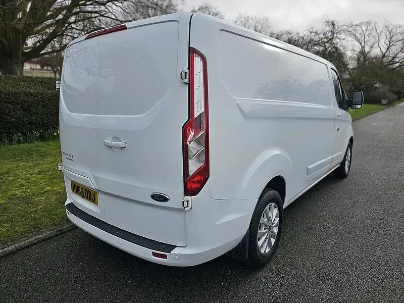 Begagnad Ford Transit Custom Limited 130 HK (95 kW) 2019 Vit Van