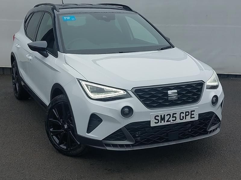 White New 2025 Seat Arona Black Edition SUV | £20,040 (Good price) - Image 1/4
