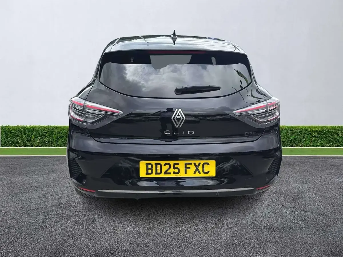 Used Renault Clio Techno 143 HP (105 kW) 2025 Black Hatchback