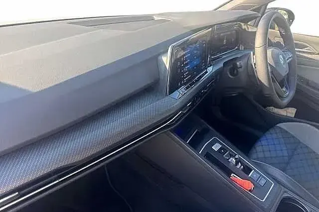 Second-hand VW Golf VII R 320 CP (235 kW) 2021 Alb Hatchback