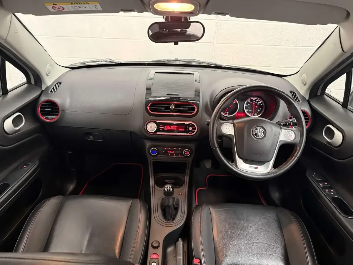 Used MG MG3 106 HP (77 kW) 2015 White Hatchback