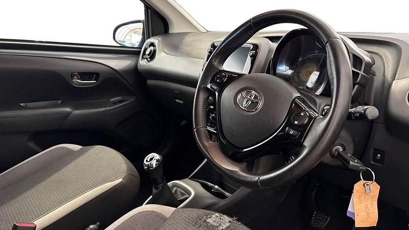 Used Toyota Aygo X-play 71 HP (52 kW) 2021 Grey Hatchback