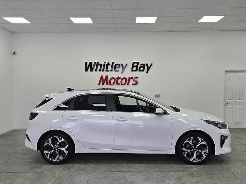 Used Kia Ceed First Edition 138 HP (101 kW) 2018 White Hatchback