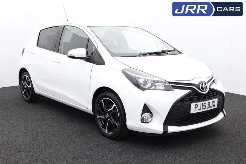 Used Toyota Yaris Sport 99 HP (72 kW) 2015 White Hatchback