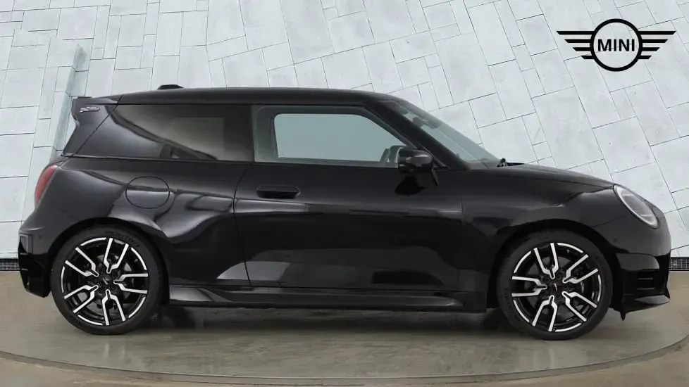 Used Mini Cooper SE Hatch 158 kW (215 HP) 2024 Black Hatchback