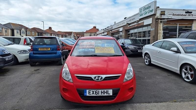 Red Used 2011 Hyundai i20 Classic Hatchback | £3,695 (Fair price) - Image 1/2