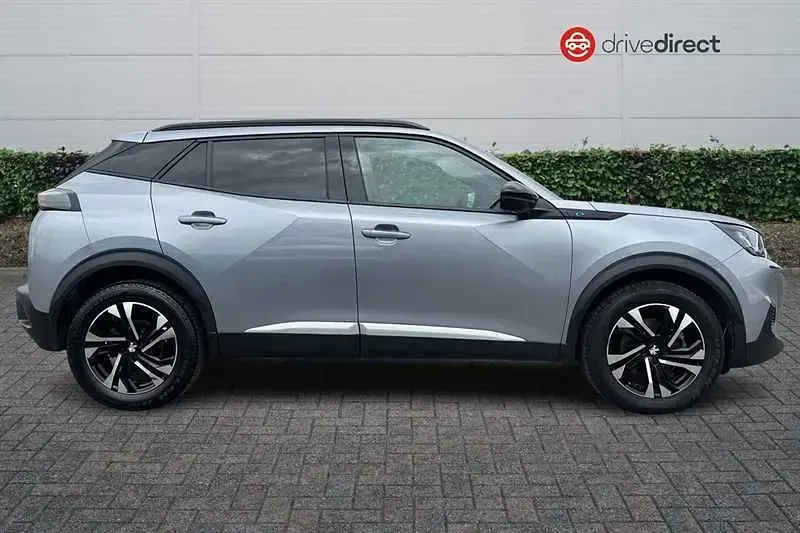 Begagnad Peugeot e-2008 Allure+ 100 kW (136 HK) 2023 Grå SUV