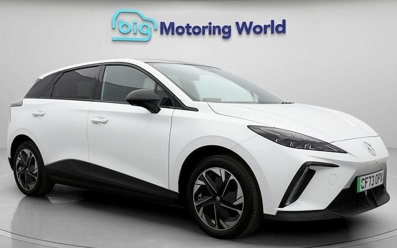 Used 2025 MG MG4 EV Trophy Hatchback | £15,619 (Good price) - Image 1/4