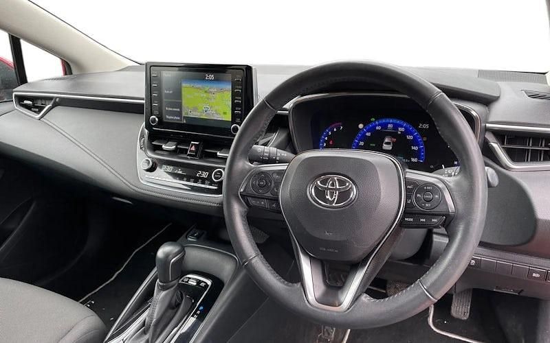 Used Toyota Corolla Design 122 HP (89 kW) 2021 Red Sedan