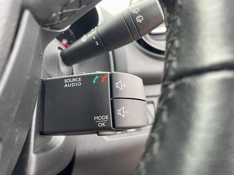 Used Renault Clio IV Dynamique 90 HP (66 kW) 2017 Red Hatchback