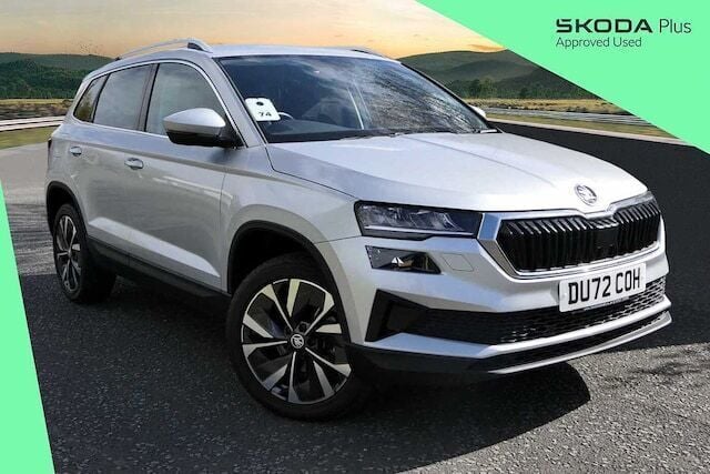 Brilliant silver metallic Used 2022 Skoda Karoq SE L SUV | £18,995 (Fair price) - Image 1/4