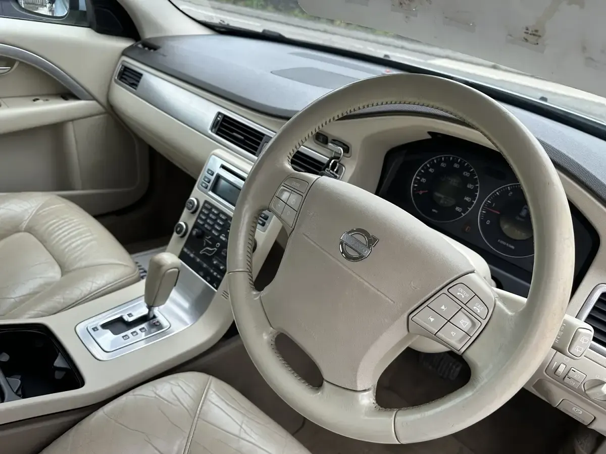 Used Volvo V70 SE 2007 Blue Estate