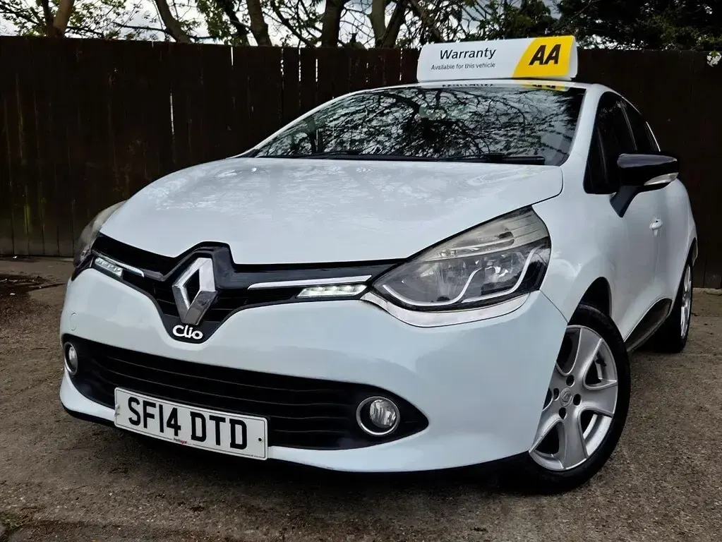 Used Renault Clio IV Dynamique 75 HP (55 kW) 2014 White Hatchback