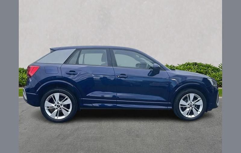 Begagnad Audi Q2 S-Line 147 HK (108 kW) 2023 Blå SUV