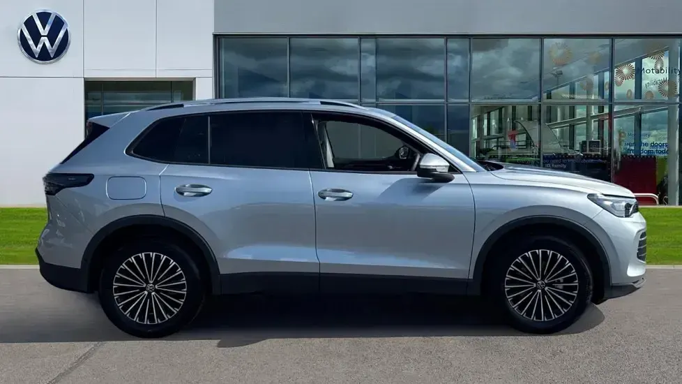 New VW Tiguan Match 130 HP (95 kW) 2026 Metallic  oyster silver SUV