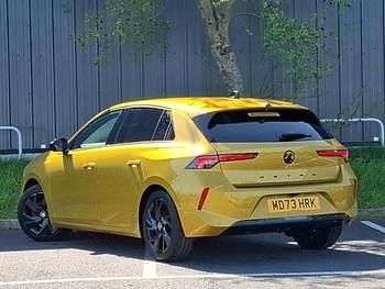 Second-hand Vauxhall Astra 130 CP (95 kW) 2023 Galben Hatchback