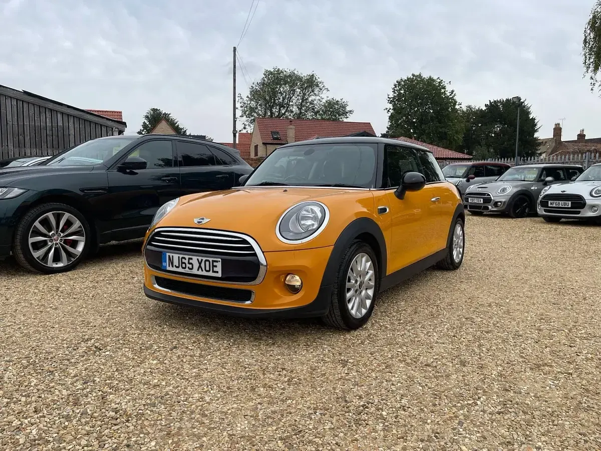 Used Mini Cooper Hatch 136 HP (100 kW) 2015 Orange Hatchback