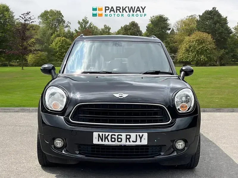 Used Mini Cooper Countryman 120 HP (88 kW) 2016 Absolute black SUV