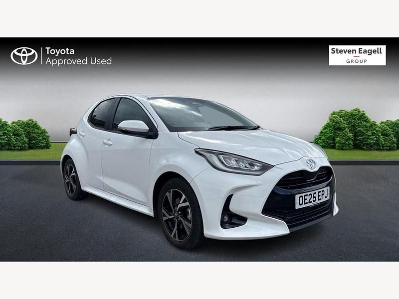 Used Toyota Yaris Hybrid Design 2025 White Hatchback
