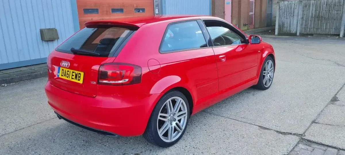 Begagnad Audi A3 S-Line 2011 Röd Halvkombi