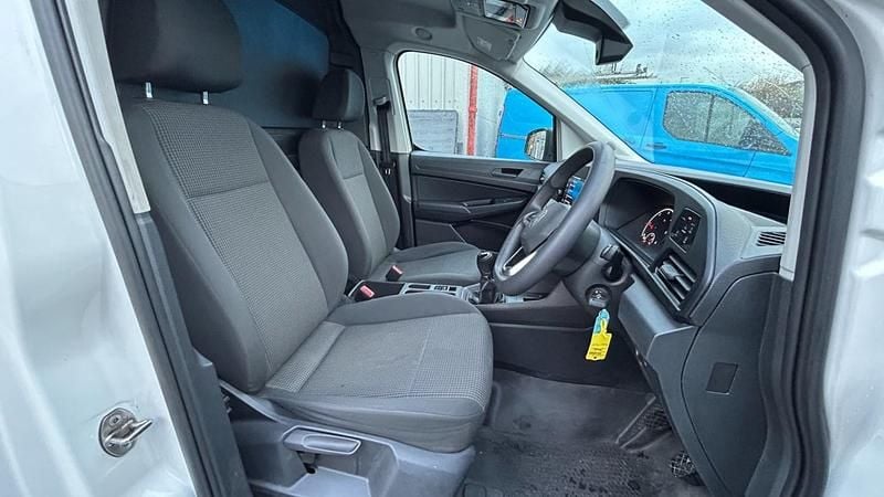 Usado VW Caddy 102 HP (75 kW) 2021 Branco Monovolume