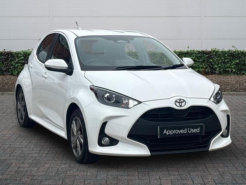 Used Toyota Yaris Hybrid 2024 White Hatchback