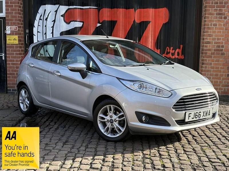 Used Ford Fiesta Zetec 82 HP (60 kW) 2016 Silver Hatchback