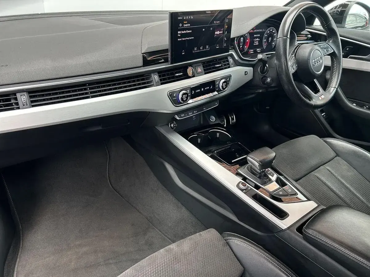 Usado Audi A4 S-Line 163 HP (119 kW) 2020 Preto Sedan