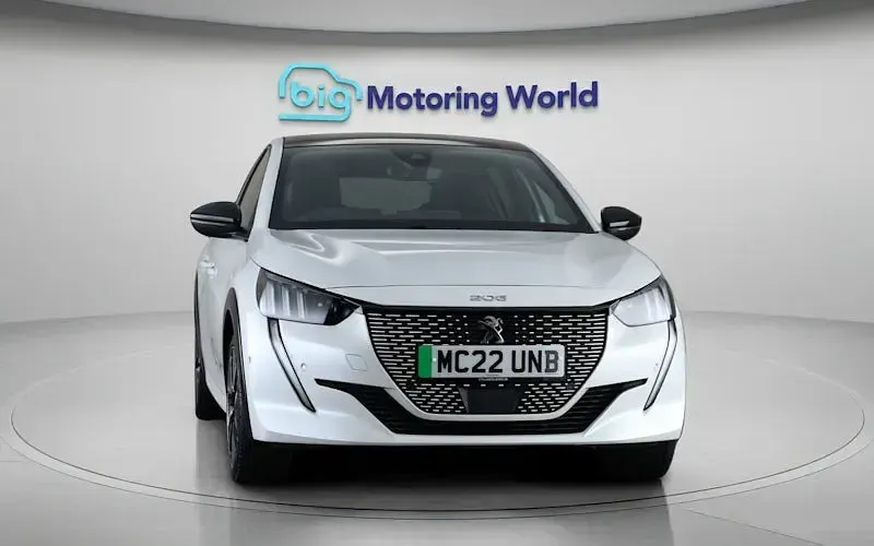 Used Peugeot e-208 Premium 100 kW (136 HP) 2022 White Hatchback