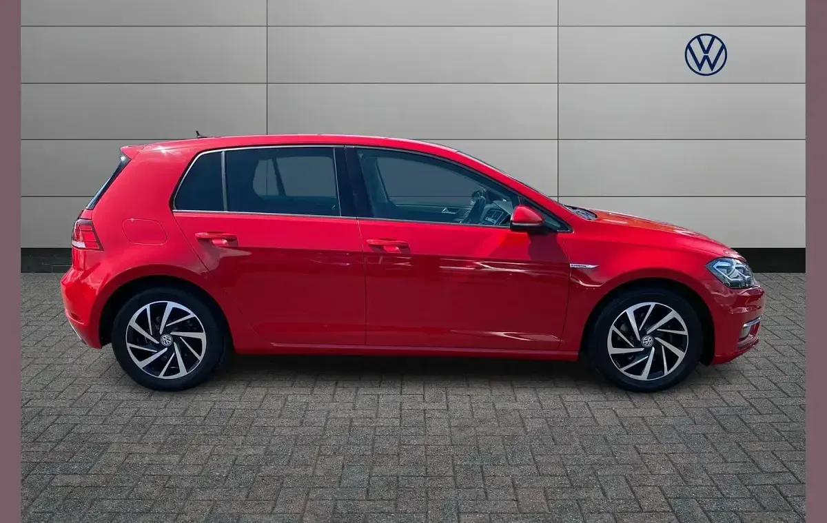 Used VW Golf VIII Edition 130 HP (95 kW) 2020 Red Hatchback
