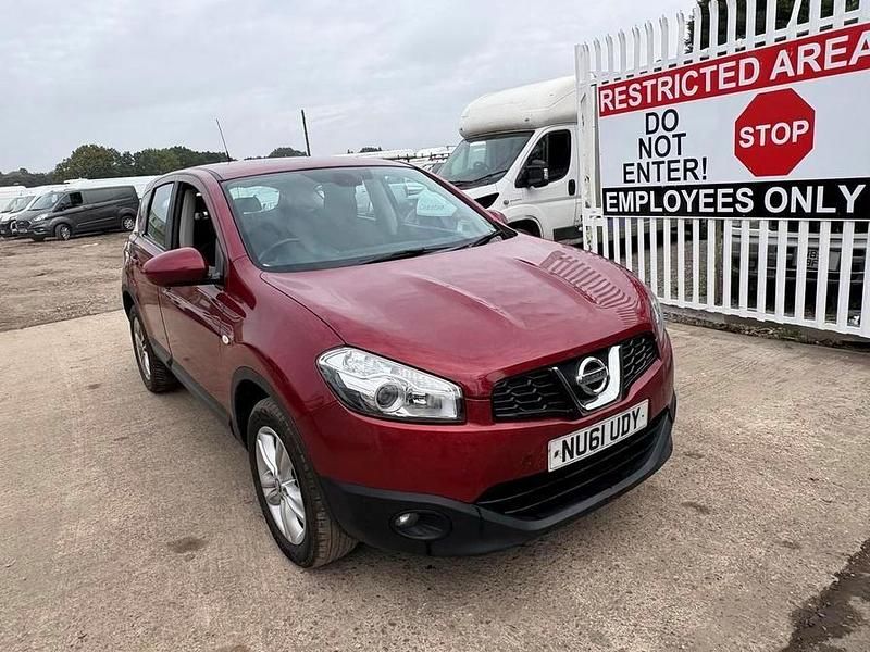 Red Used 2011 Nissan Qashqai Acenta SUV | £1,985 (Good price) - Image 1/4