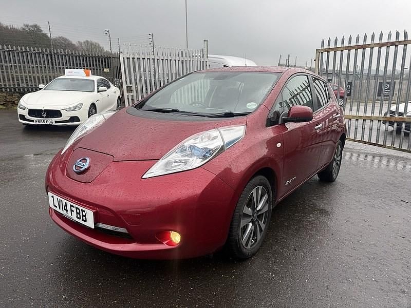 Used Nissan Leaf Tekna 80 kW (109 HP) 2014 Red Hatchback