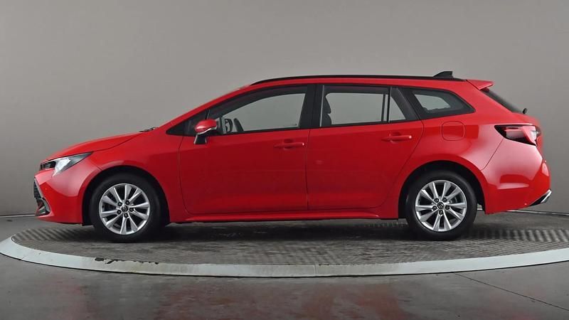 Used Toyota Corolla 140 HP (102 kW) 2023 Red Estate