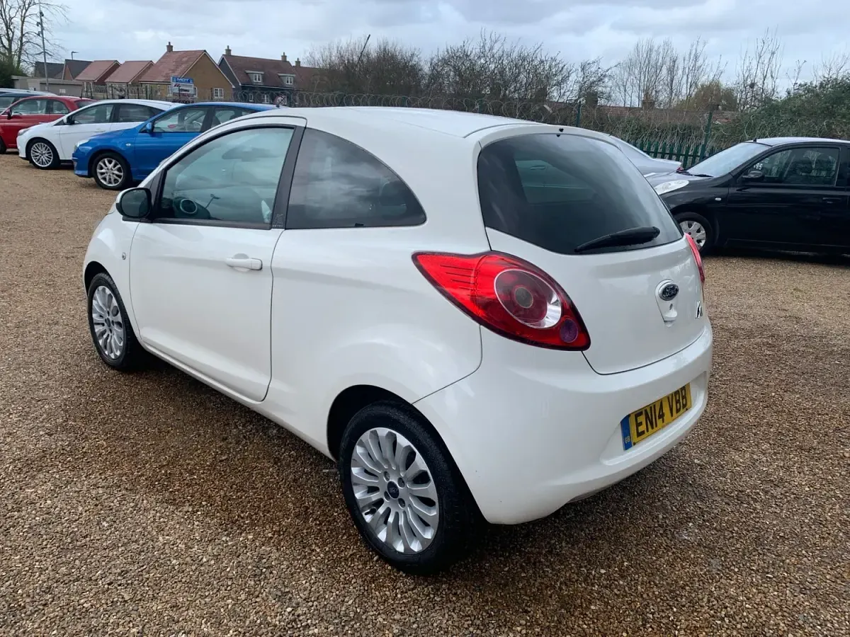 Used Ford Ka Zetec 69 HP (50 kW) 2014 White Hatchback