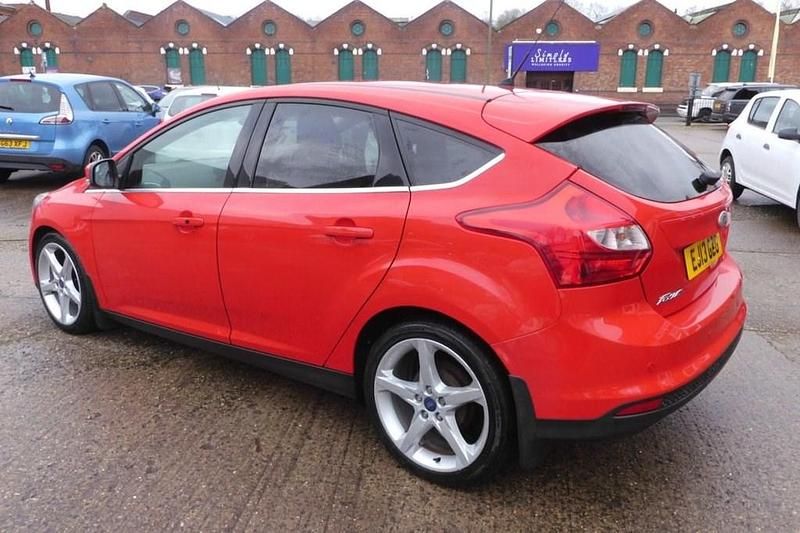 Używany Ford Focus Titanium X 115 KM (84 kW) 2013 Czerwony Hatchback