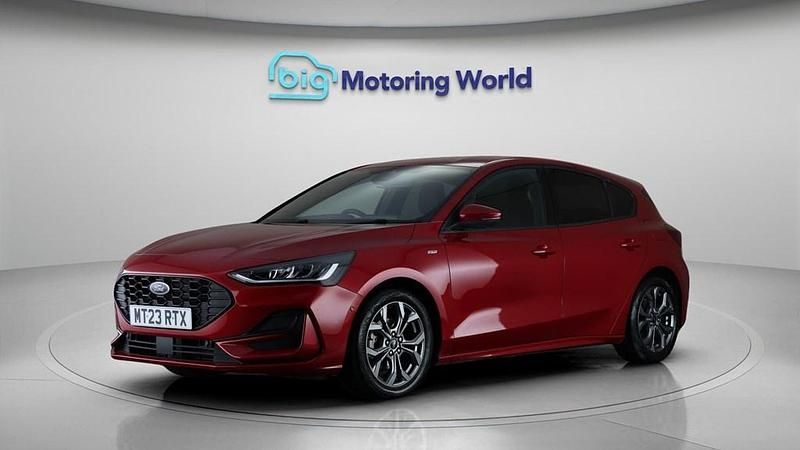 Used Ford Focus ST-Line 125 HP (91 kW) 2023 Red Hatchback