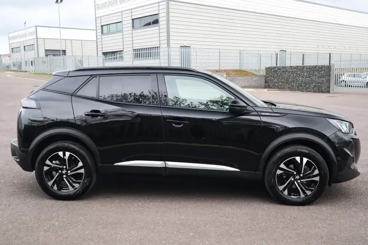Usado Peugeot 2008 GTi 129 HP (94 kW) 2023 Preto SUV