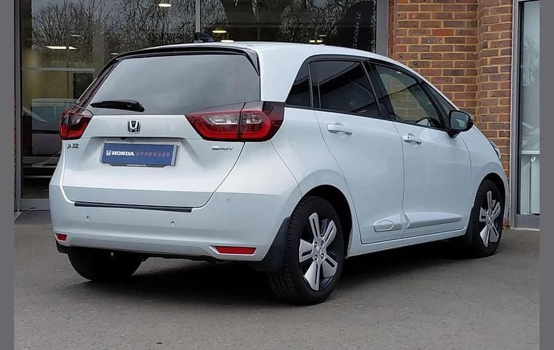 Used Honda Jazz Hybrid 107 HP (78 kW) 2021 White Hatchback