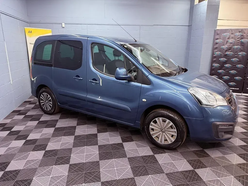 Second-hand Peugeot TePee Active 100 CP (73 kW) 2015 Albastru Monovolum