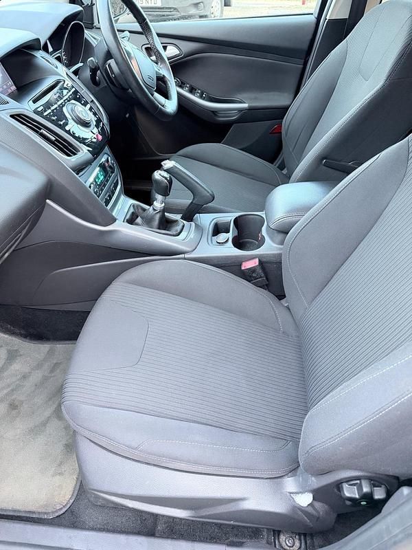 Begagnad Ford Focus Titanium 115 HK (84 kW) 2014 Grå Halvkombi