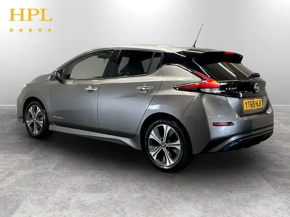 Usado Nissan Leaf Tekna 110 kW (150 HP) 2019 Cinzento Citadino
