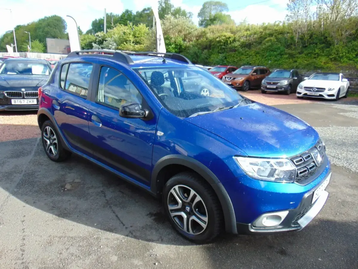 Usado Dacia Sandero Stepway 90 CV (66 kW) 2020 Azul Utilitario