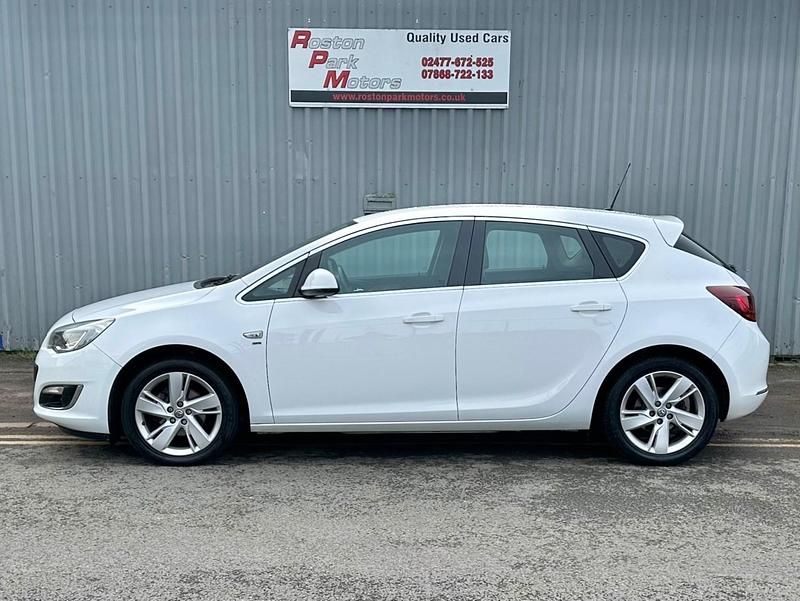 Used Vauxhall Astra SRi 2015 White Hatchback